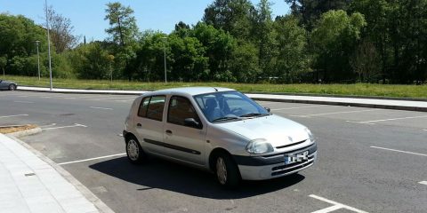 Coche mal aparcado en A Valenza 2