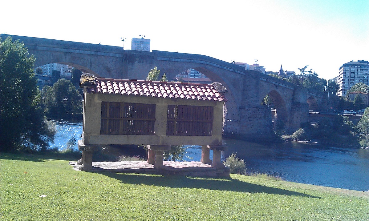 Horreo y Puente Romano