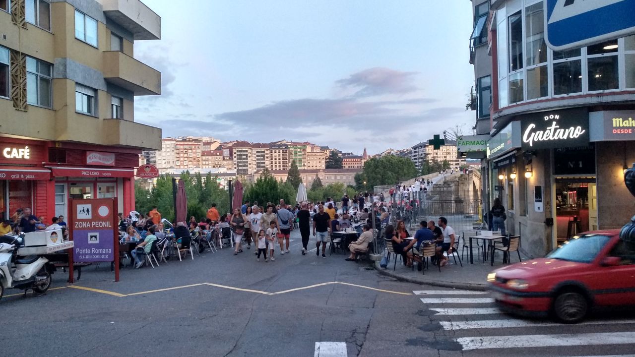 Terrazas en el Puente Romano