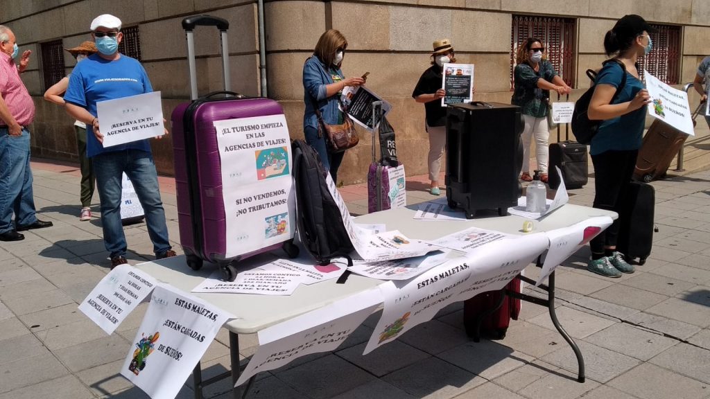 Las agencias de viajes ourensanas salen a la calle 1 Agencias de viajes protestando