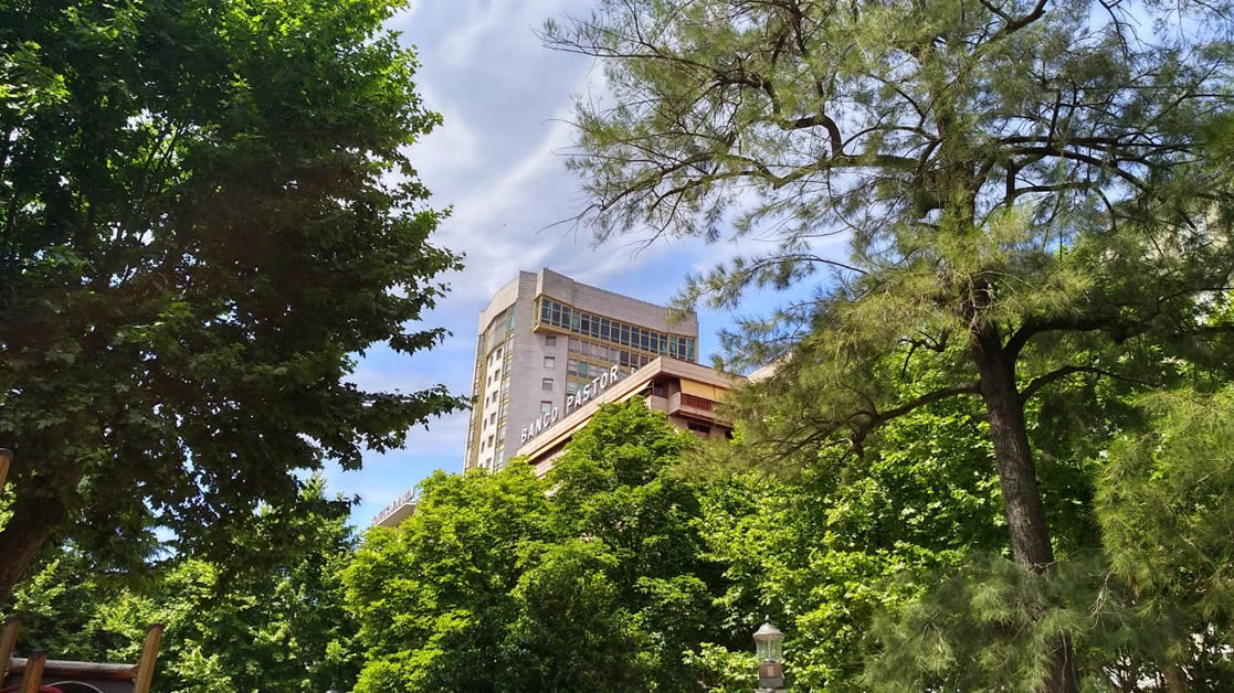 La Torre desde el parque de San Lázaro