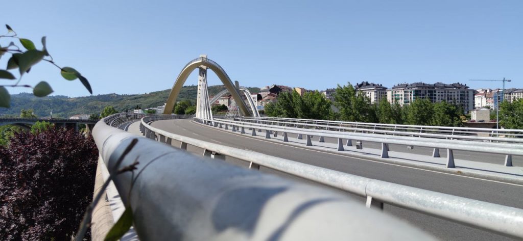 Bonita vista del Puente del Milenio