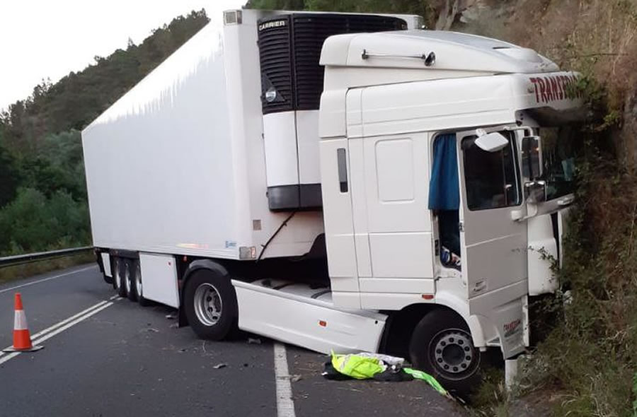 Camión accidentado en N120