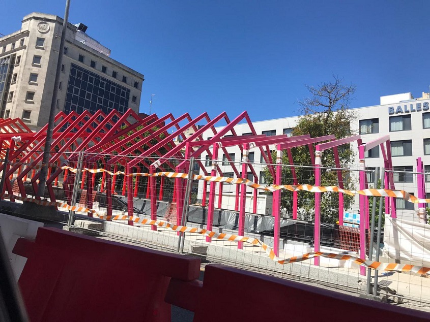 La cubierta de la rampa mecánica de Gran Vía en Vigo divide a los vigueses 1 Gran Vía de Vigo