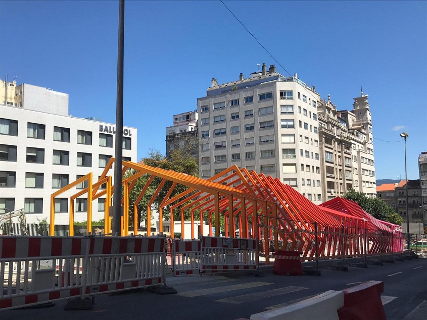 La cubierta de la rampa mecánica de Gran Vía en Vigo divide a los vigueses 2 Gran Vía de Vigo