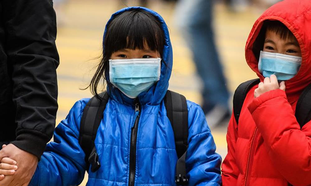 Daños cerebrales en niños que tuvieron el covid-19 1 Niños con mascarilla
