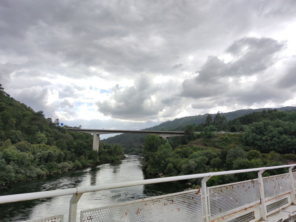 Puentes y Río Miño en Reza