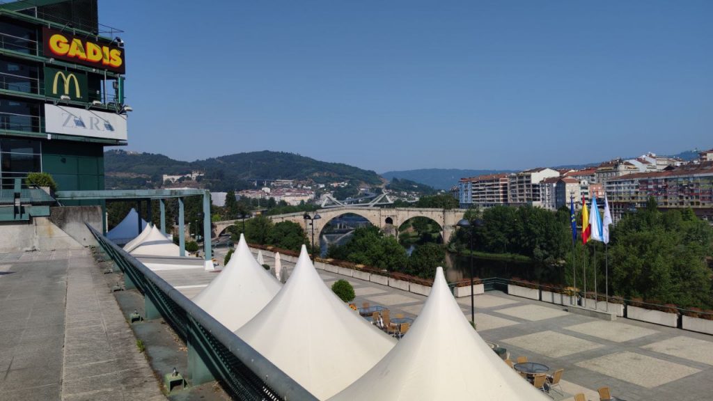 Terraza del Centro Comercial Ponte Vella