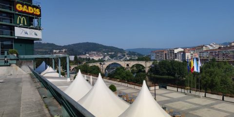 Terraza del Centro Comercial Ponte Vella