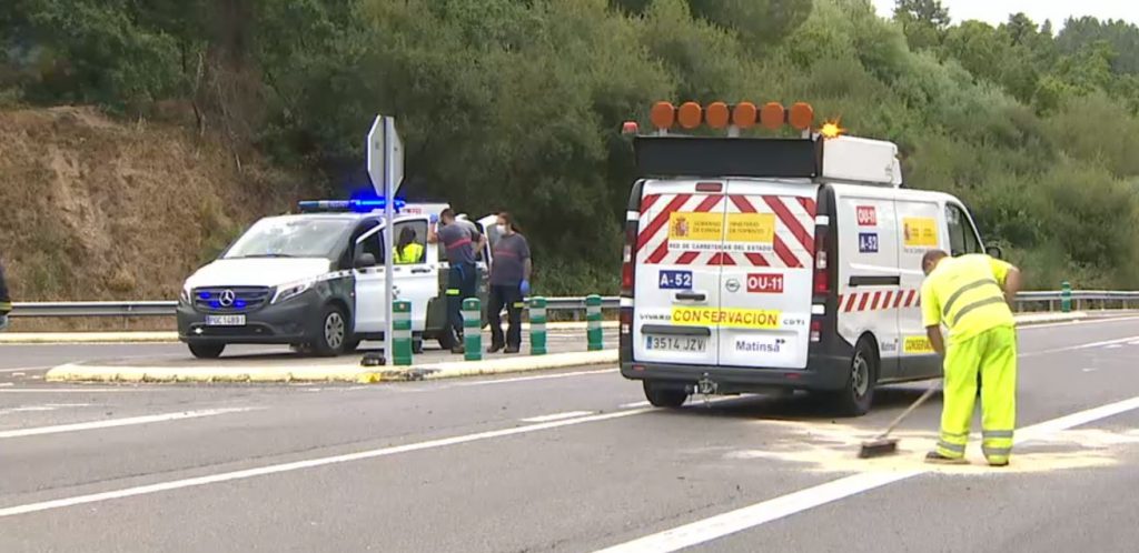 Choque entre una moto y un coche en la OU-540 a la altura de Barbadás 1 Accidente en Barbadás