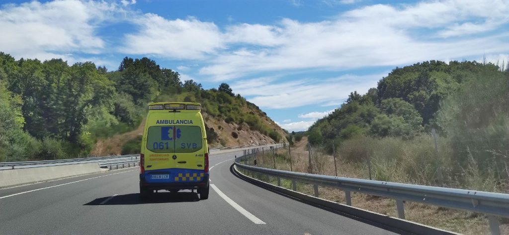Ambulancia por la autovía