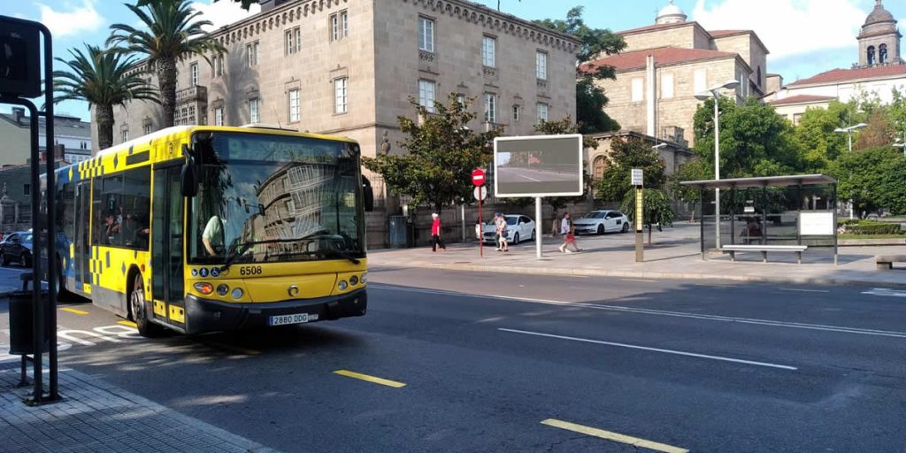 El concello refuerza el servicio de autobuses durante el fin de semana 1 Autobús de Ourense en la Alameda