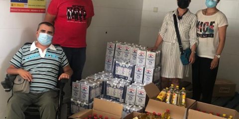 Entrega donación por parte de Algaria