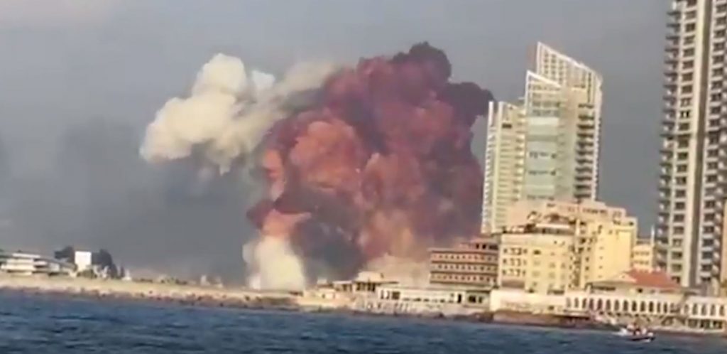 100 muertos y 4.000 heridos el terrible balance por el momento por la explosión en el puerto de Beirut 1 Explosión en el puerto de Beirut
