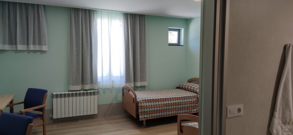 Visitamos la Residencia de Discapacidad Nuestra Señora de Los Milagros 4 Habitación para los internos