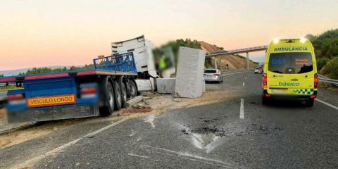Tráiler accidentado en la A-75