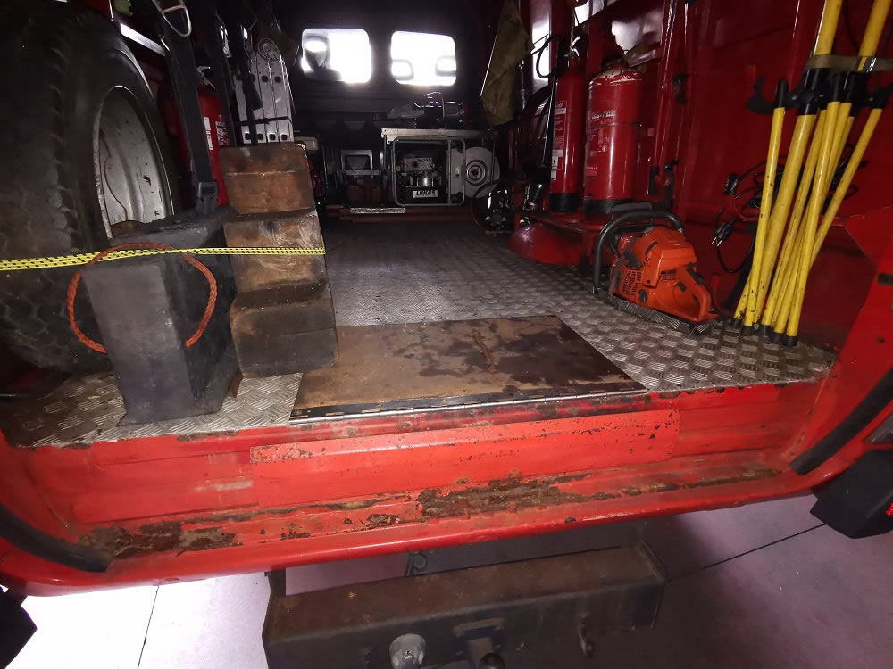 Utensilios en vehículo de bomberos