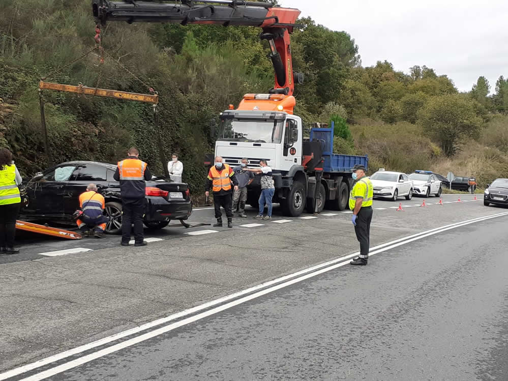 Vuelca un coche en la OU-540 a su paso por Barbadás 6 Accidente con vuelco en Barbadás