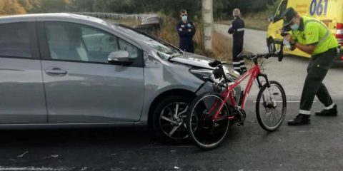 Ciclista arrollado en Maceda