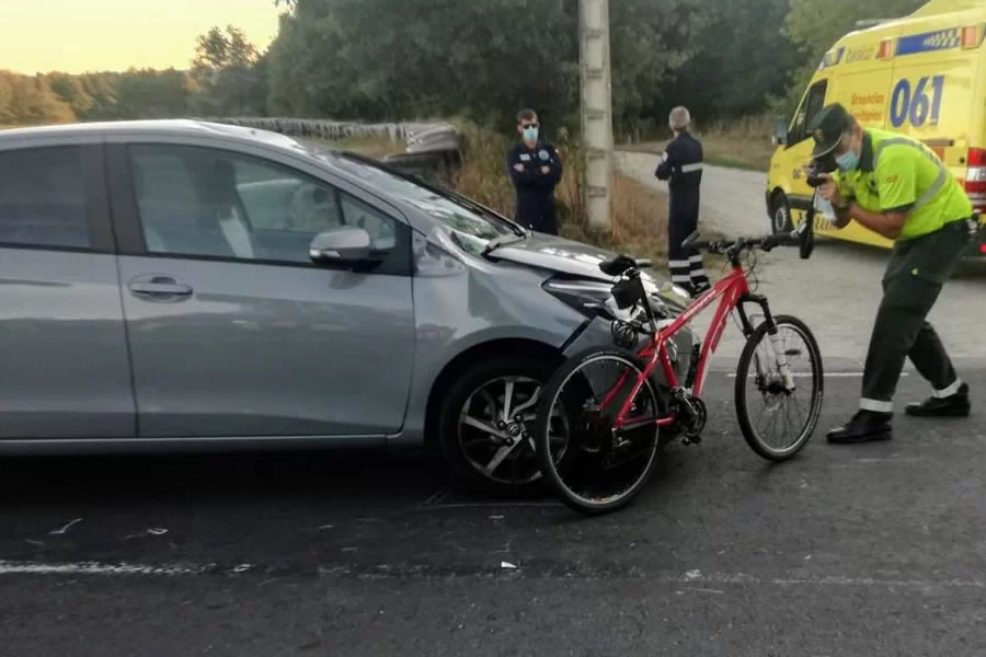 Un ciclista fallece tras ser arrollado en Maceda 1 Ciclista arrollado en Maceda