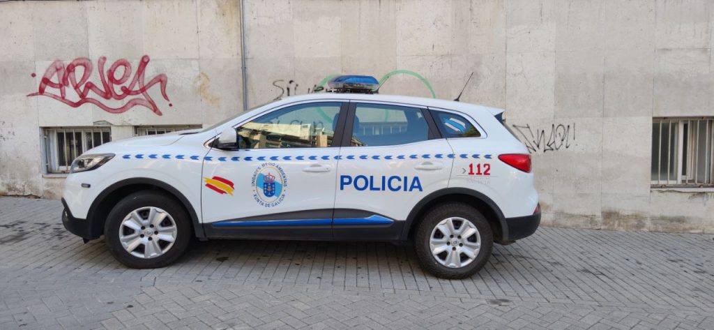 La Policía Autonómica y la Nacional se sumarán a la Local para controlar los botellones en la ciudad 1 Coche Policía Autonómica