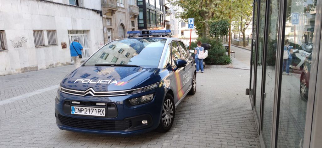 Tres jóvenes agreden a una pareja en Ourense y acaban detenidos 1 Coche Policía Nacional