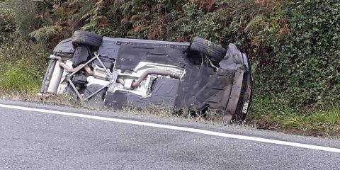 Coche volcado en Barbadás