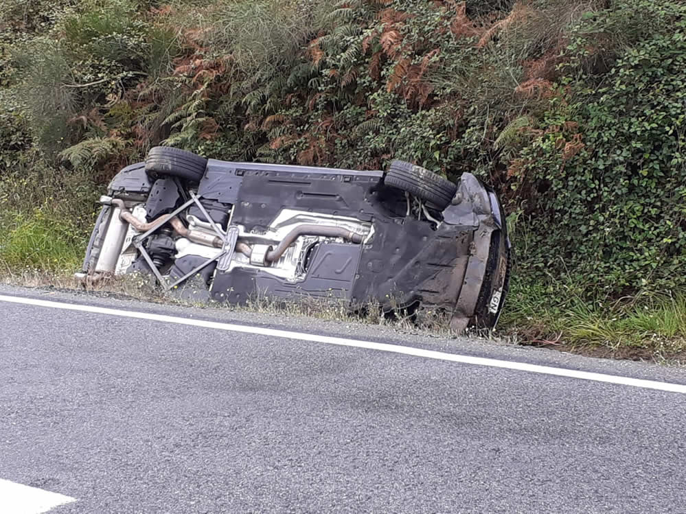 Vuelca un coche en la OU-540 a su paso por Barbadás 3 Coche volcado en Barbadás