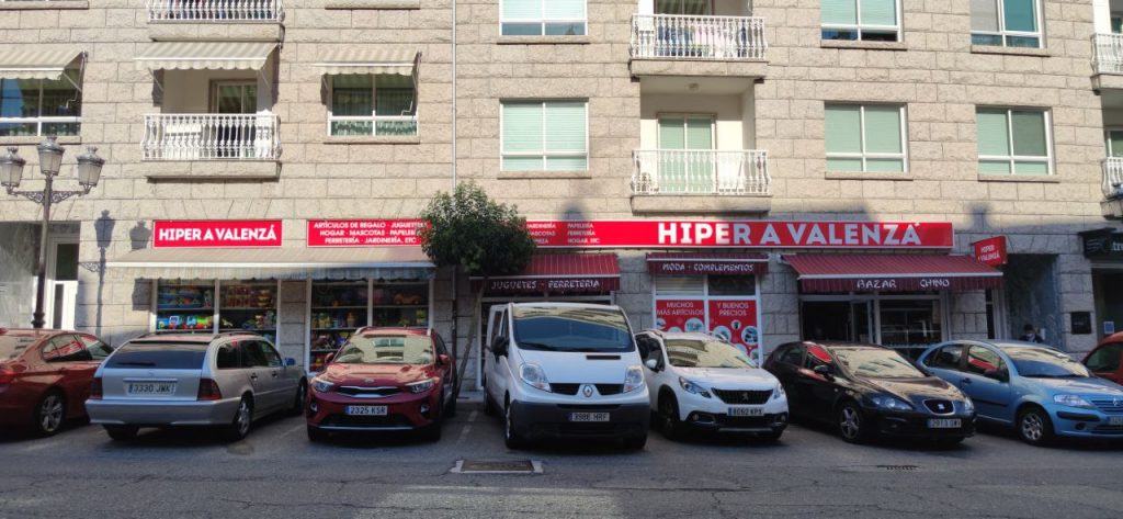 Sorprendida mientras robaba ropa interior en un bazar chino de A Valenzá 1 Hiper A Valenzá
