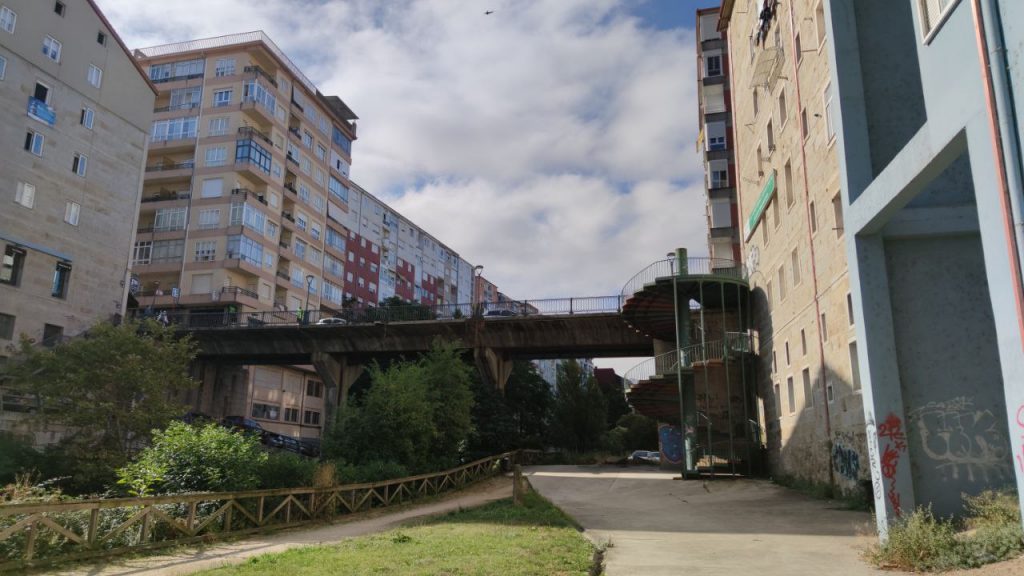 Parque Barbaña y puente sobre Ervedelo en O Couto