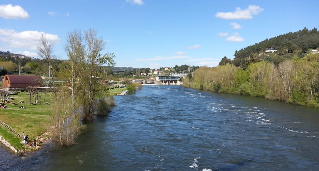 Río Miño a su paso por Oira