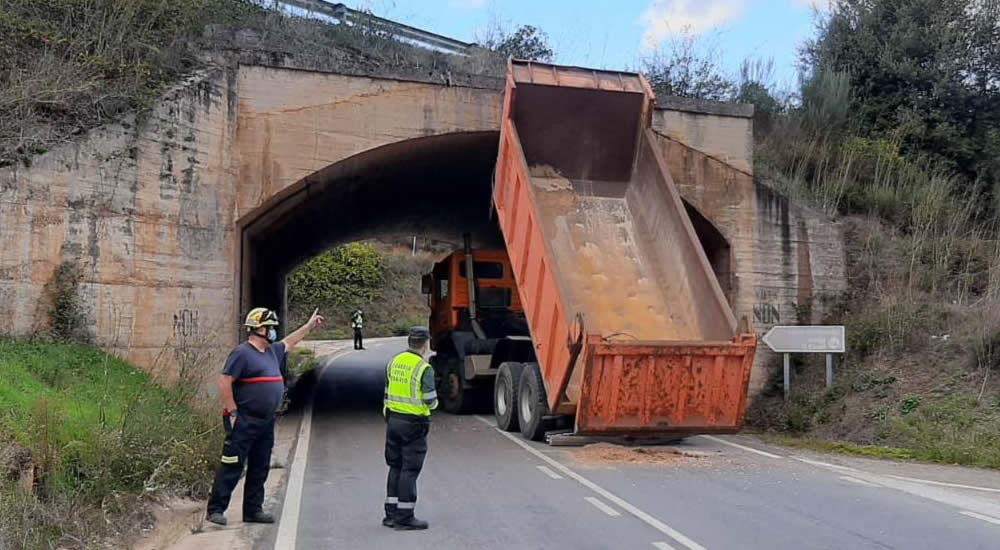 Accidente de camión con volquete