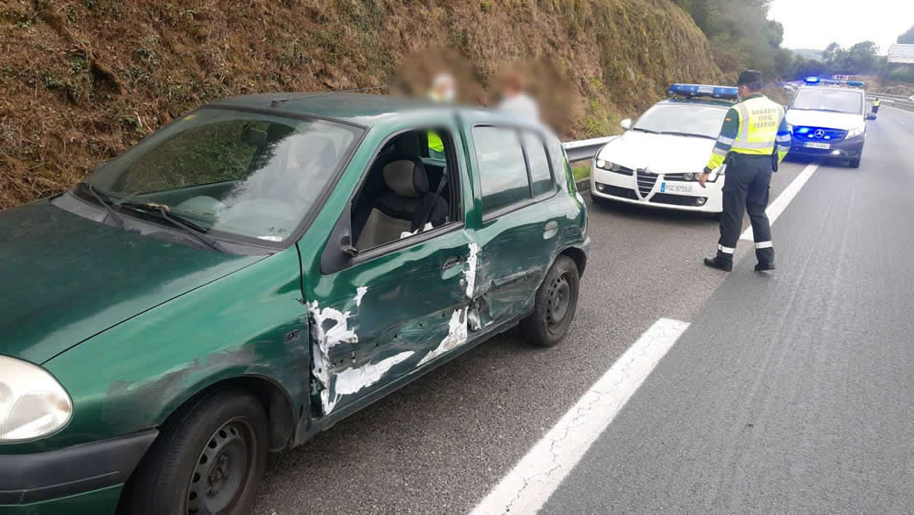 Accidente de tráfico sentido contrario A-52. Foto: @EmerxenciasOu