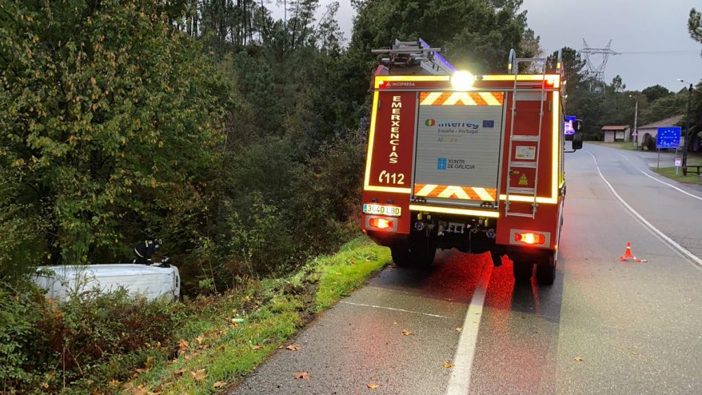 Accidente en la OU-540 en la frontera con Portugal 1 Accidente en Lobios