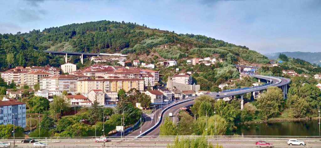 Barrio de Vistahermosa y entrada a Ourense desde la autovía
