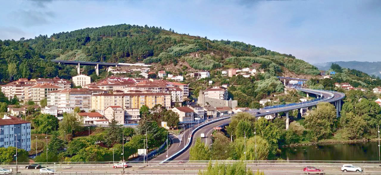 Barrio de Vistahermosa y entrada a Ourense desde la autovía