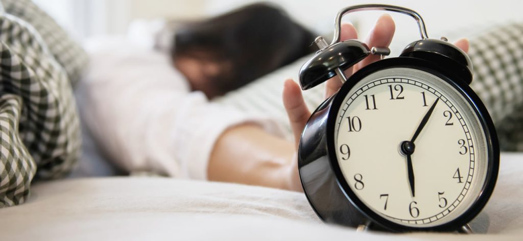 Despertador en cama