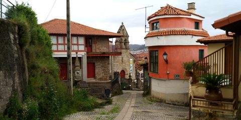Iglesia A Valenzá y casco antiguo