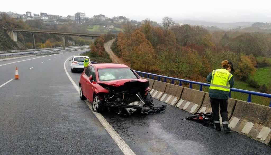 Accidente de tráfico en la A-52 a su paso por A Gudiña 1 Accidente en A Gudiña por salida de vía