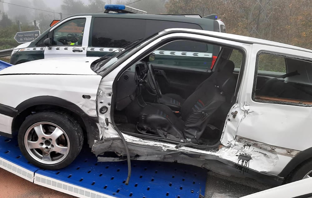 Coche accidentado en Ribadavia