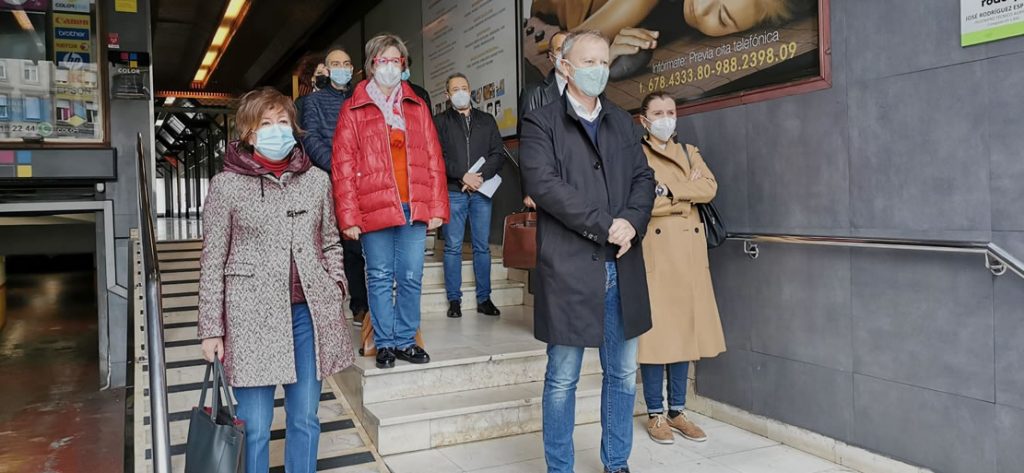 El PSdeG-PSOE firma en la notaría, la moción de censura para Ourense; el PP pide que Villarino se aparte de las negociaciones 1 Psoe de ourense presentando moción de censura