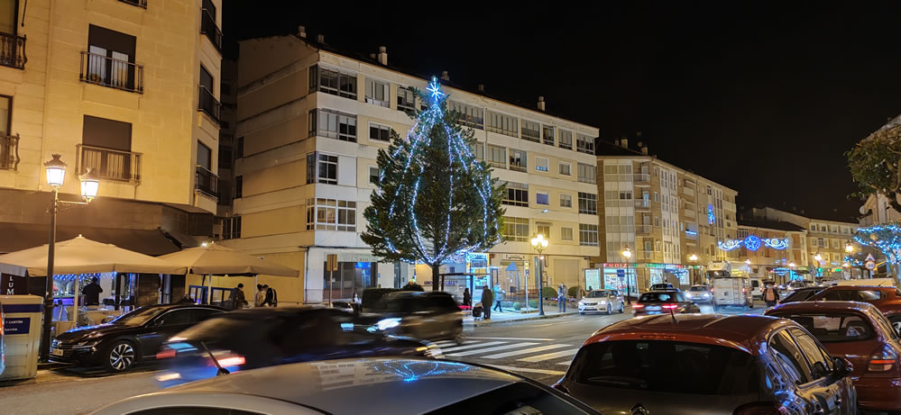 Fotos de la iluminación navideña en A Valenzá 14 Árbol de Navidad con luces