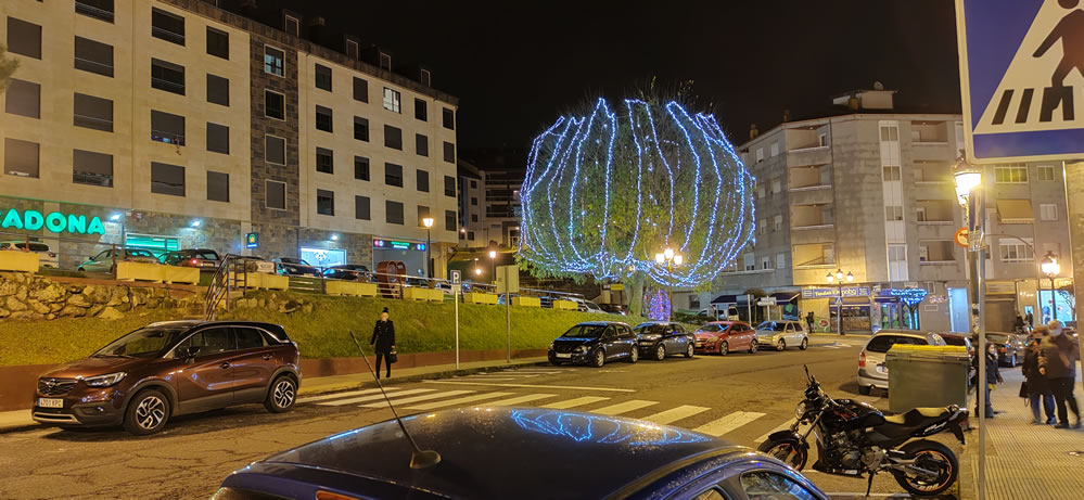 Fotos de la iluminación navideña en A Valenzá 3 Árbol de Navidad de Barbadás