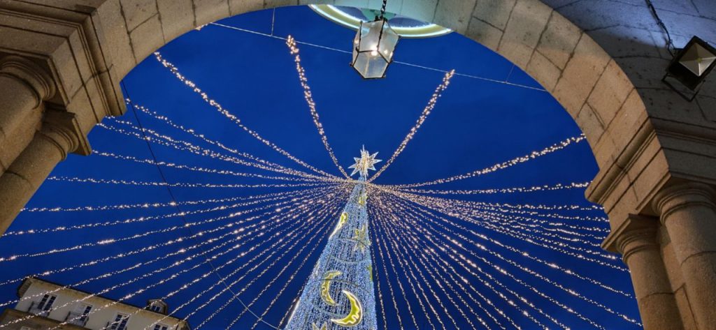Árbol de la Plaza Mayor de Ourense con su estrella