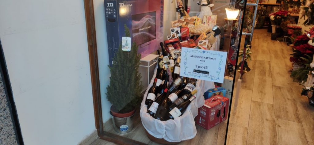 Vuelve el ataúd navideño que ya es tradición en A Valenzá 1 Ataúd de Navidad