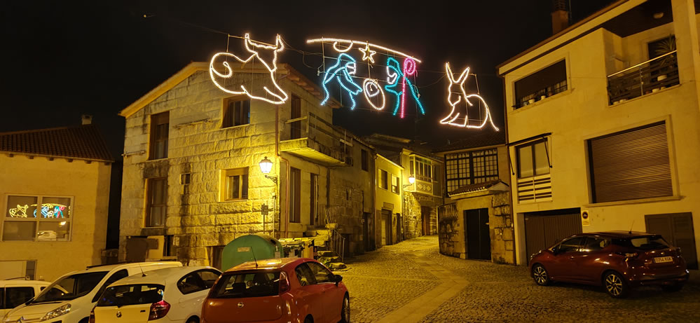 Fotos de la iluminación navideña en A Valenzá 6 Belén en la zona vieja de A Valenzá