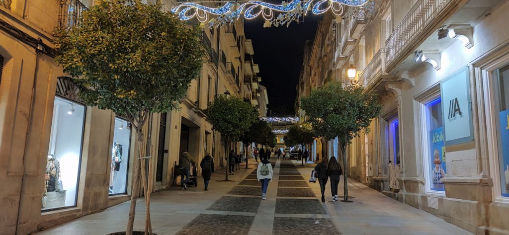 Calle Cardenal Quiroga con luces de Navidad