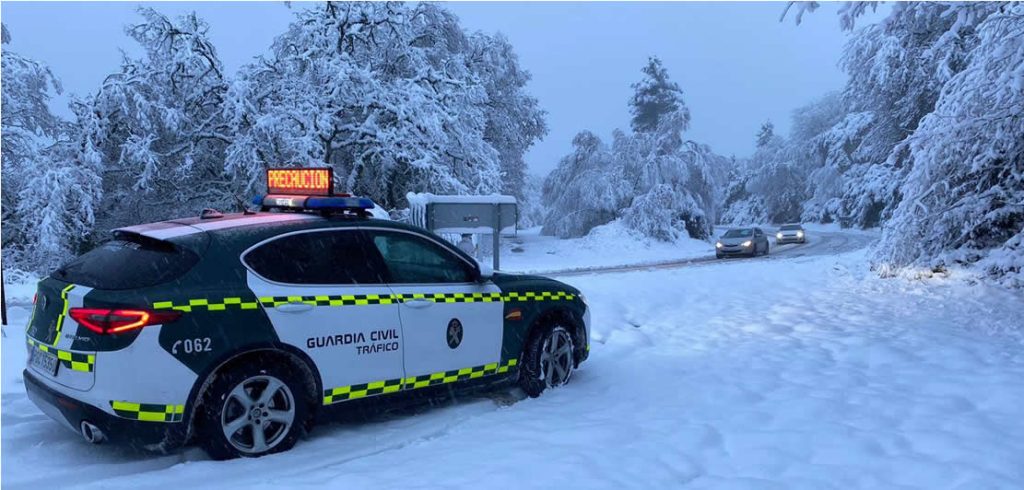 Incidencias en las carreteras ourensanas a causa de las nevadas. Consulta el estado de las carreteras 1 Carreteras con nieve en Ourense y Guardia Civil
