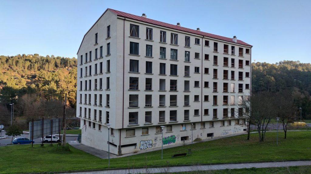 Edificio Hermanos Carrajo en A Valenzá