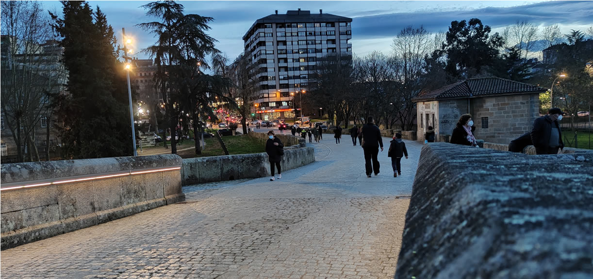 Paseando Por el Puente Romano